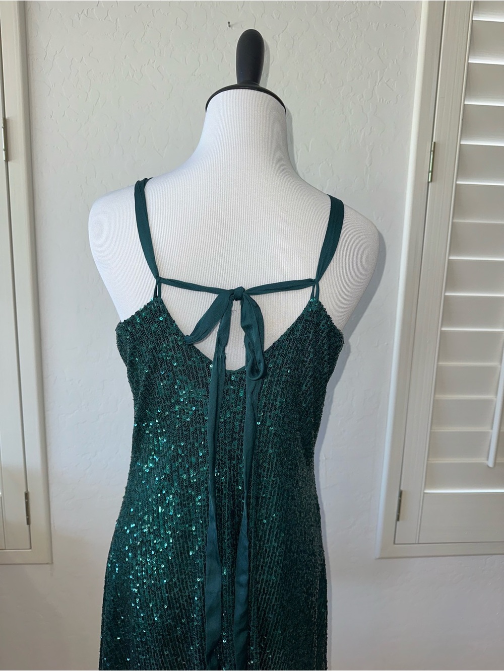 FREE PEOPLE SIZE M~STUNNING SEQUIN GREEN V-NECK MINI PARTY DRESS~EVENING DAY - Picture 14 of 15